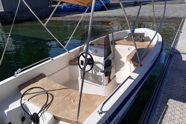 bateaux-moteur-6p-location-ouchy-7164C3BF9-DF17-131B-6C73-1C74BF9EE9E3.jpg